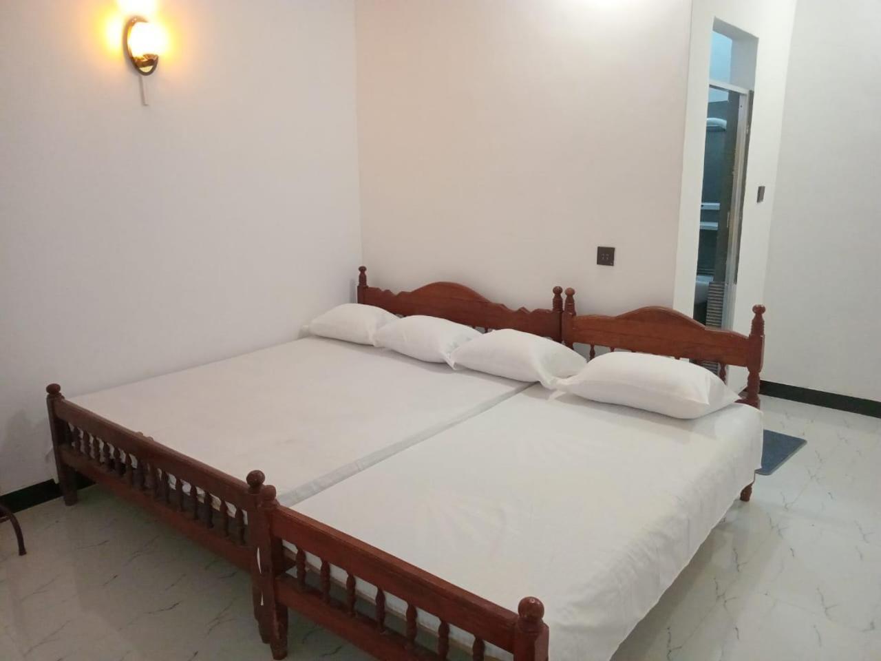 מלון טרינקומאלה Amila Guest מראה חיצוני תמונה